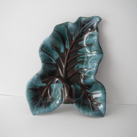 Vintage Blue Mountain Serving Tray Leaf Dish Large Turquoise 12" L x 9 1/2 W - Picture 2 of 5